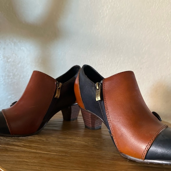 L'ARTISTE by Spring Step Navy and Brown Heeled Shoes - Picture 4 of 6